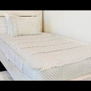 Beddy’s Twin White with Gold Dots Bed Set
